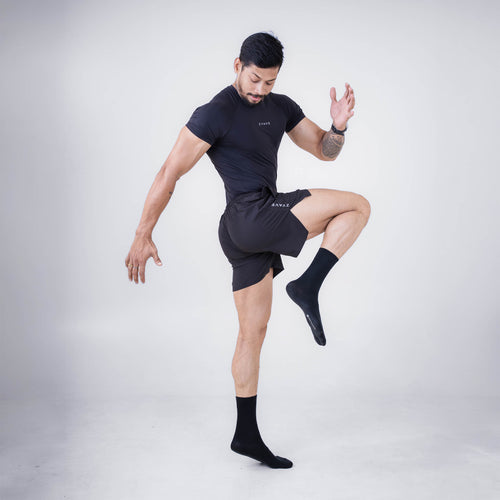 ZYAVE Men's Black Compression T-Shirt - Athletic Action Pose