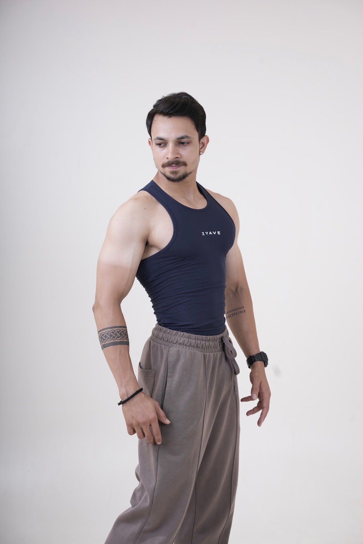 ZYAVE Deep Navy Ribbed Compression Tank front standing pose