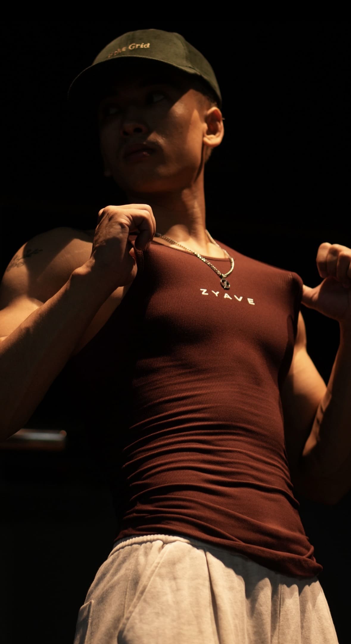 Zyave men's red wine ribbed tank top - close up view